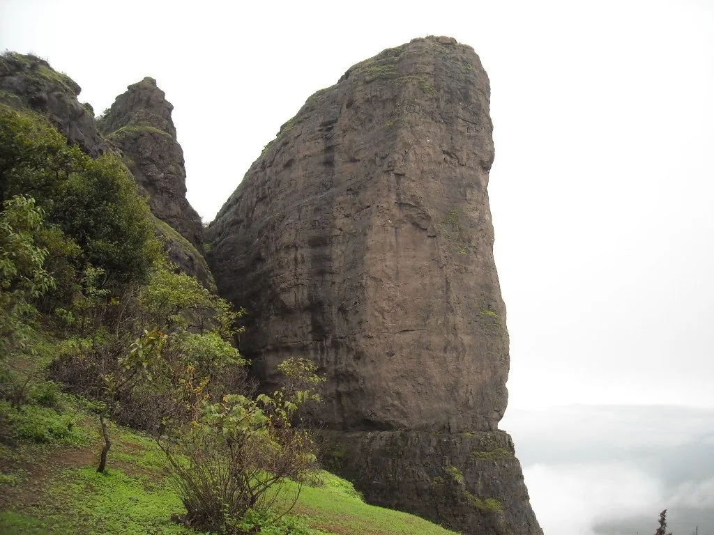 https://www.treksandtrails.org/system/images/000/235/959/3a083c930e6d41b1f73f22baa6fb4e67/original/Dukes-nose.webp