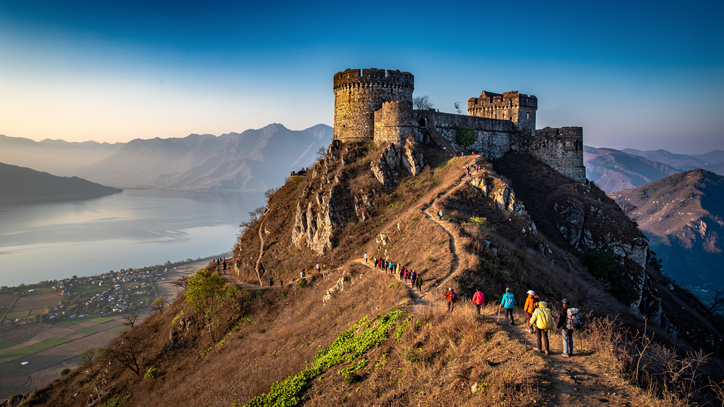 Clear winter morning at Lohagad Fort with mountain views